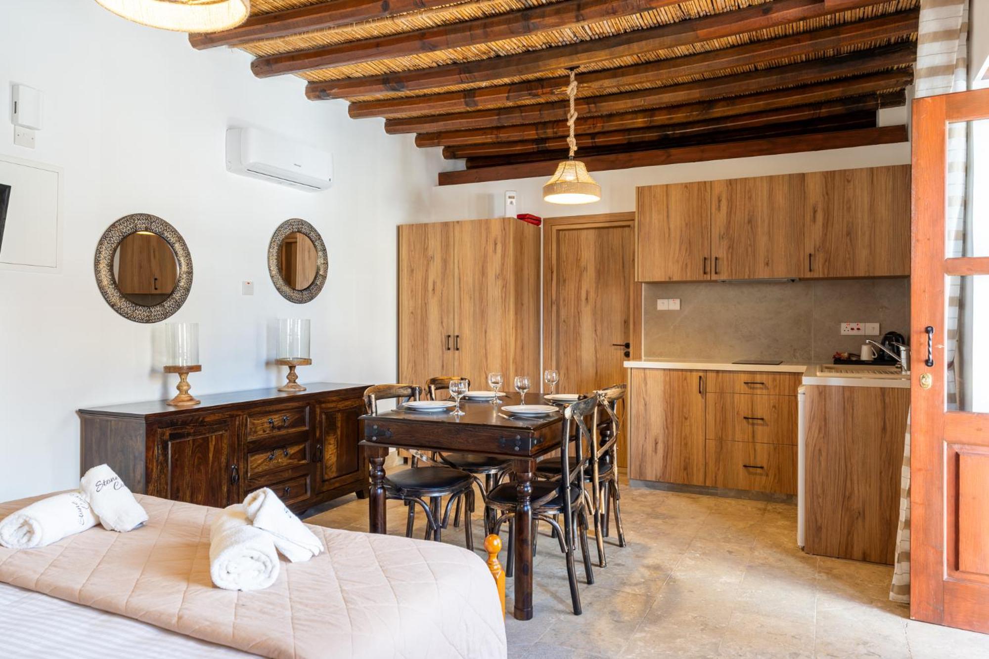 Stone Court Boutique Studios Miliú Kültér fotó