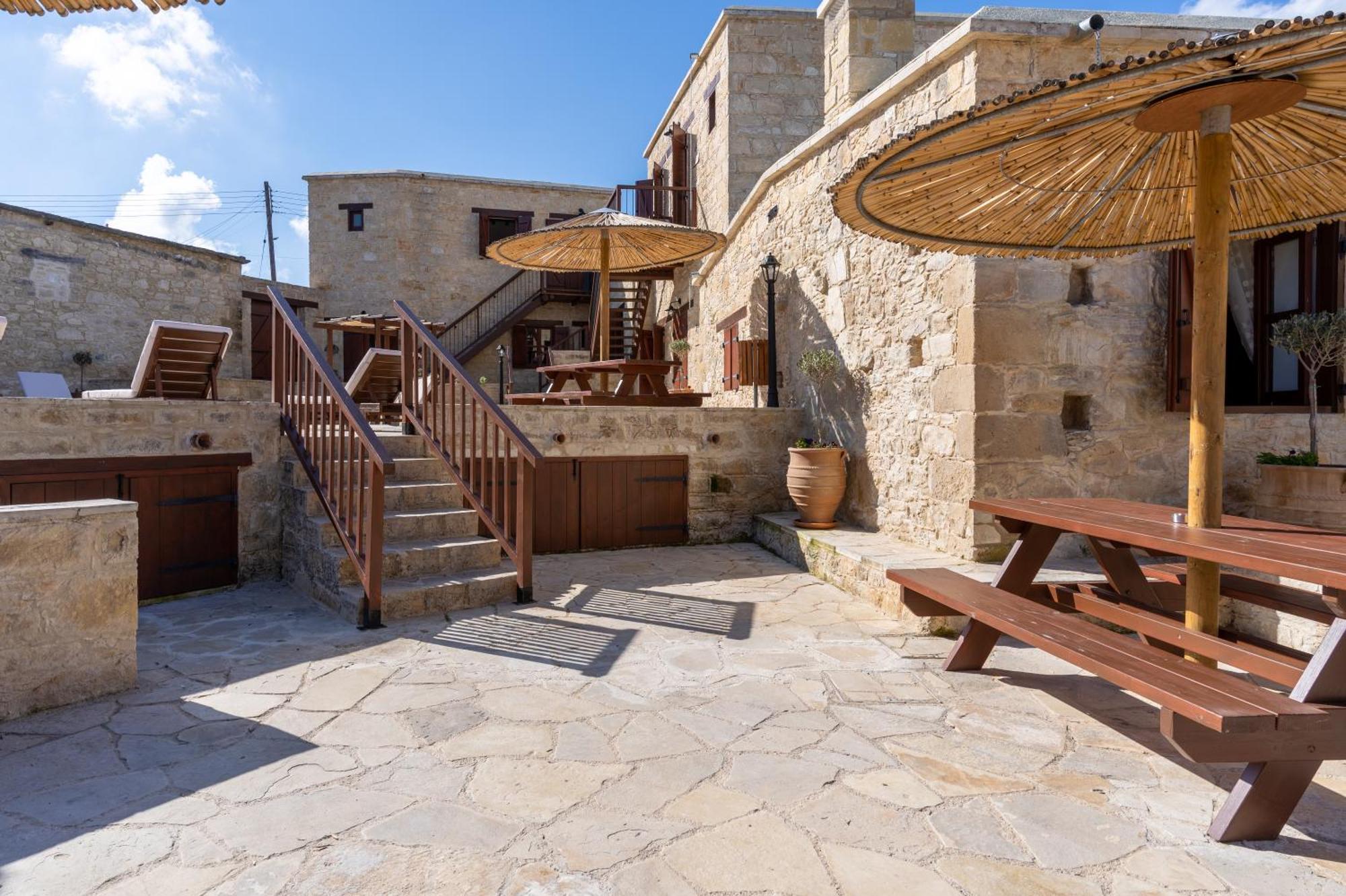 Stone Court Boutique Studios Miliú Kültér fotó